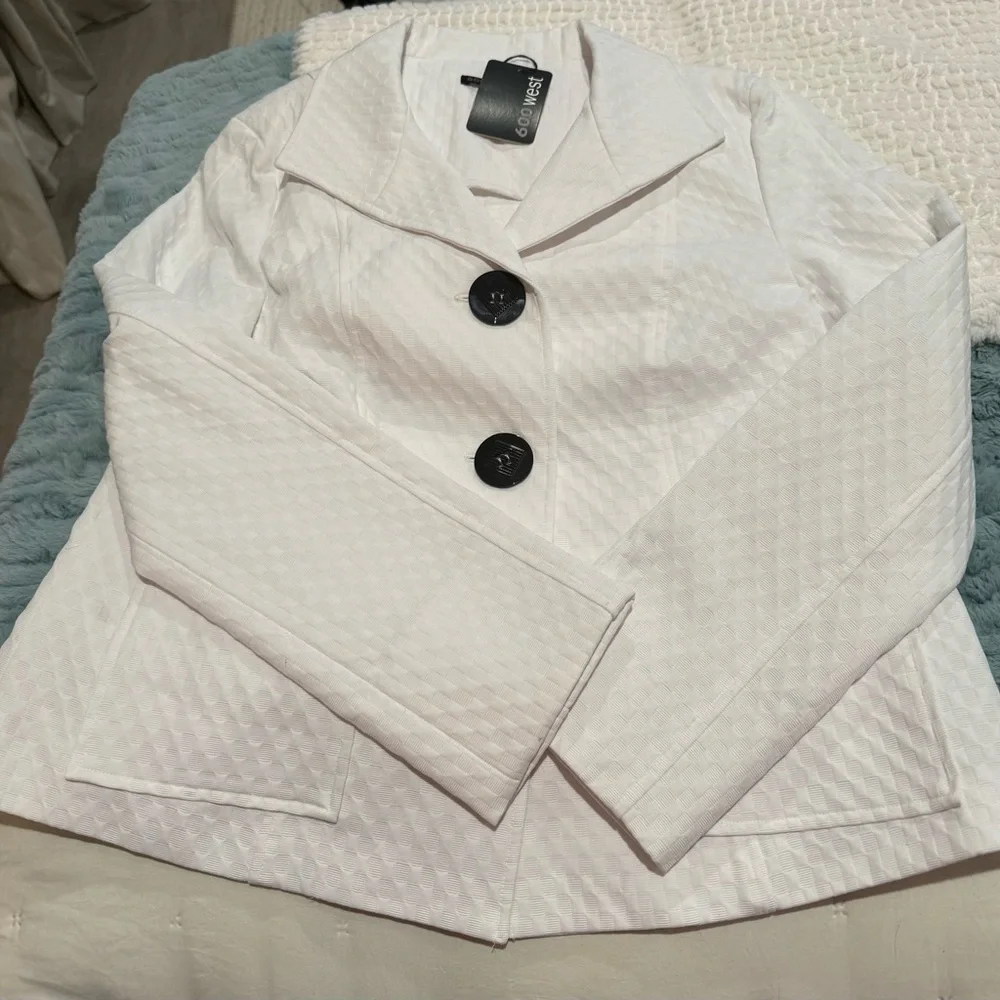 600 West White Jacket NWT Size 10